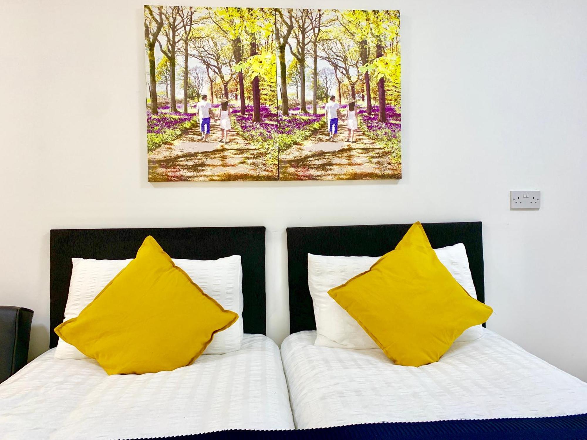London Studio Apartments, Private Bathroom, Kitchenette, Parking, Np2 Eksteriør bilde
