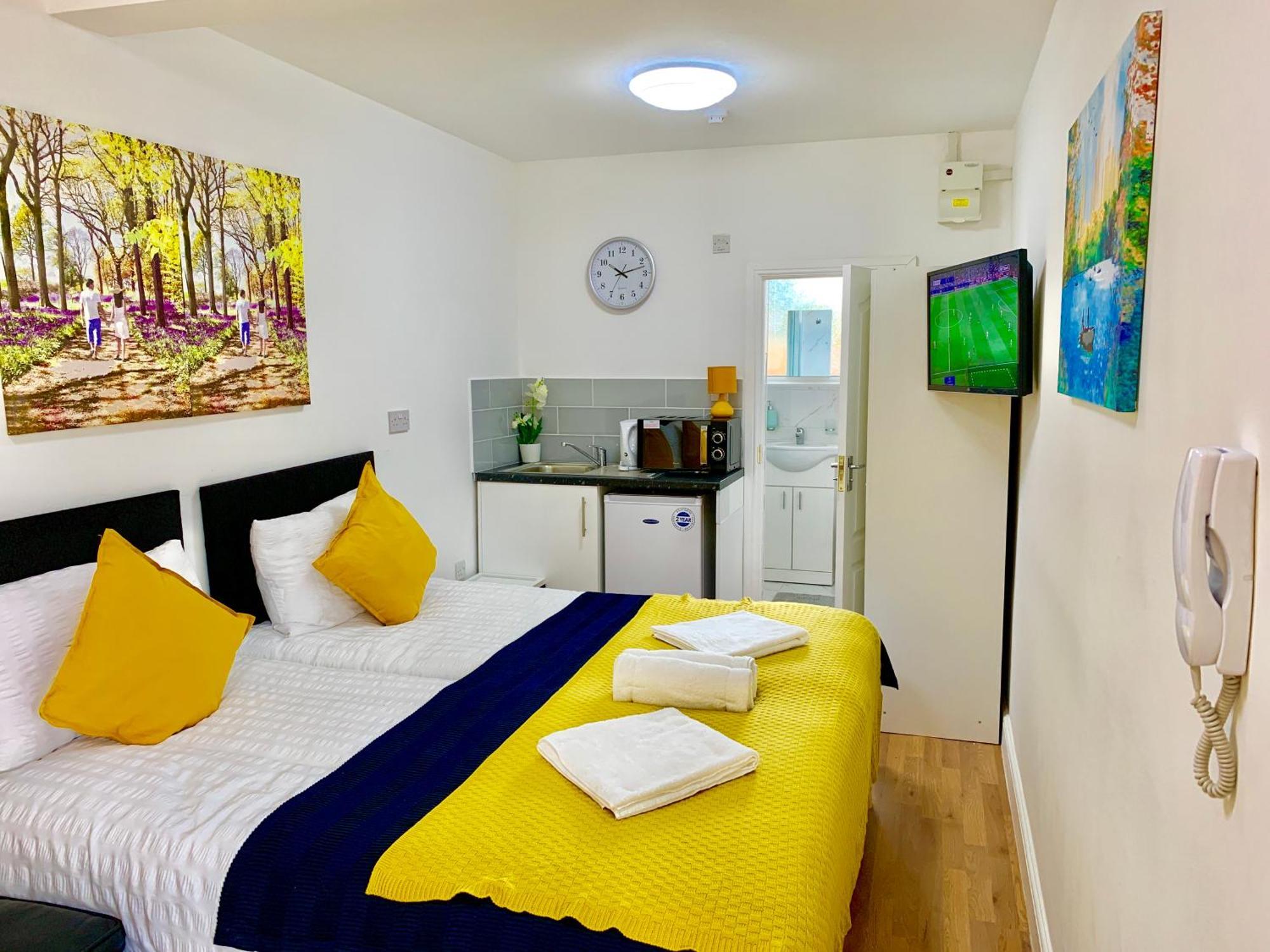 London Studio Apartments, Private Bathroom, Kitchenette, Parking, Np2 Eksteriør bilde