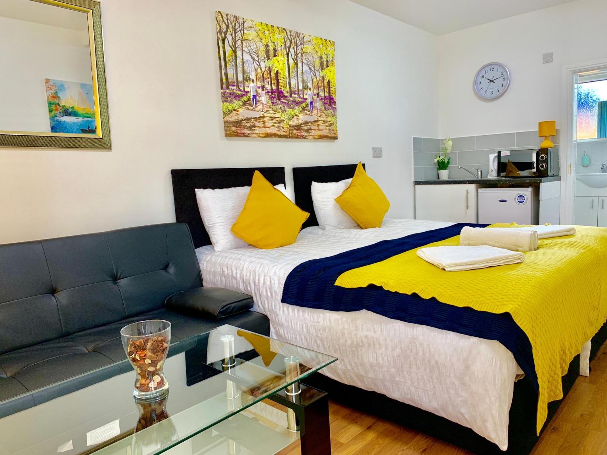 London Studio Apartments, Private Bathroom, Kitchenette, Parking, Np2 Eksteriør bilde
