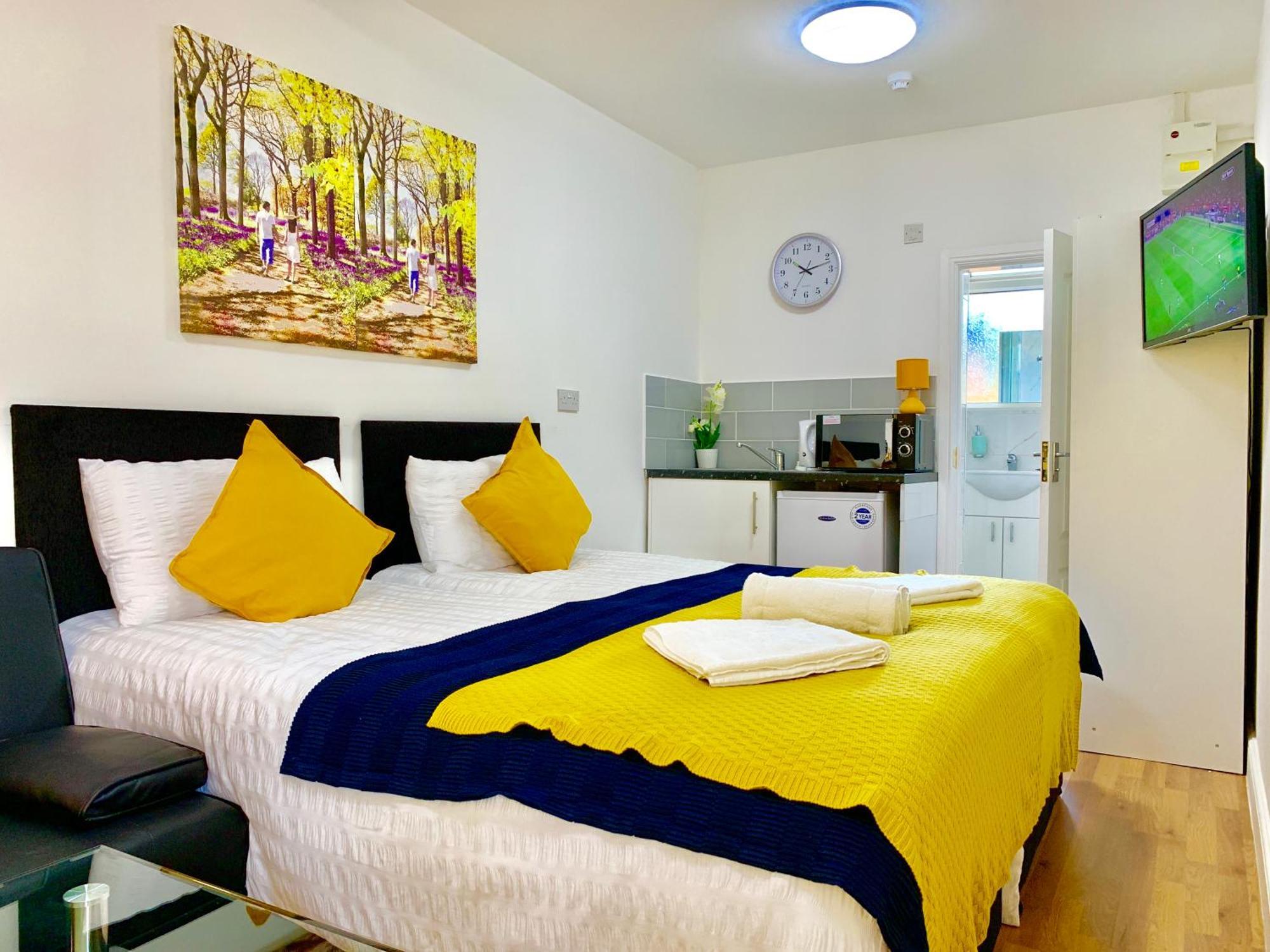 London Studio Apartments, Private Bathroom, Kitchenette, Parking, Np2 Eksteriør bilde