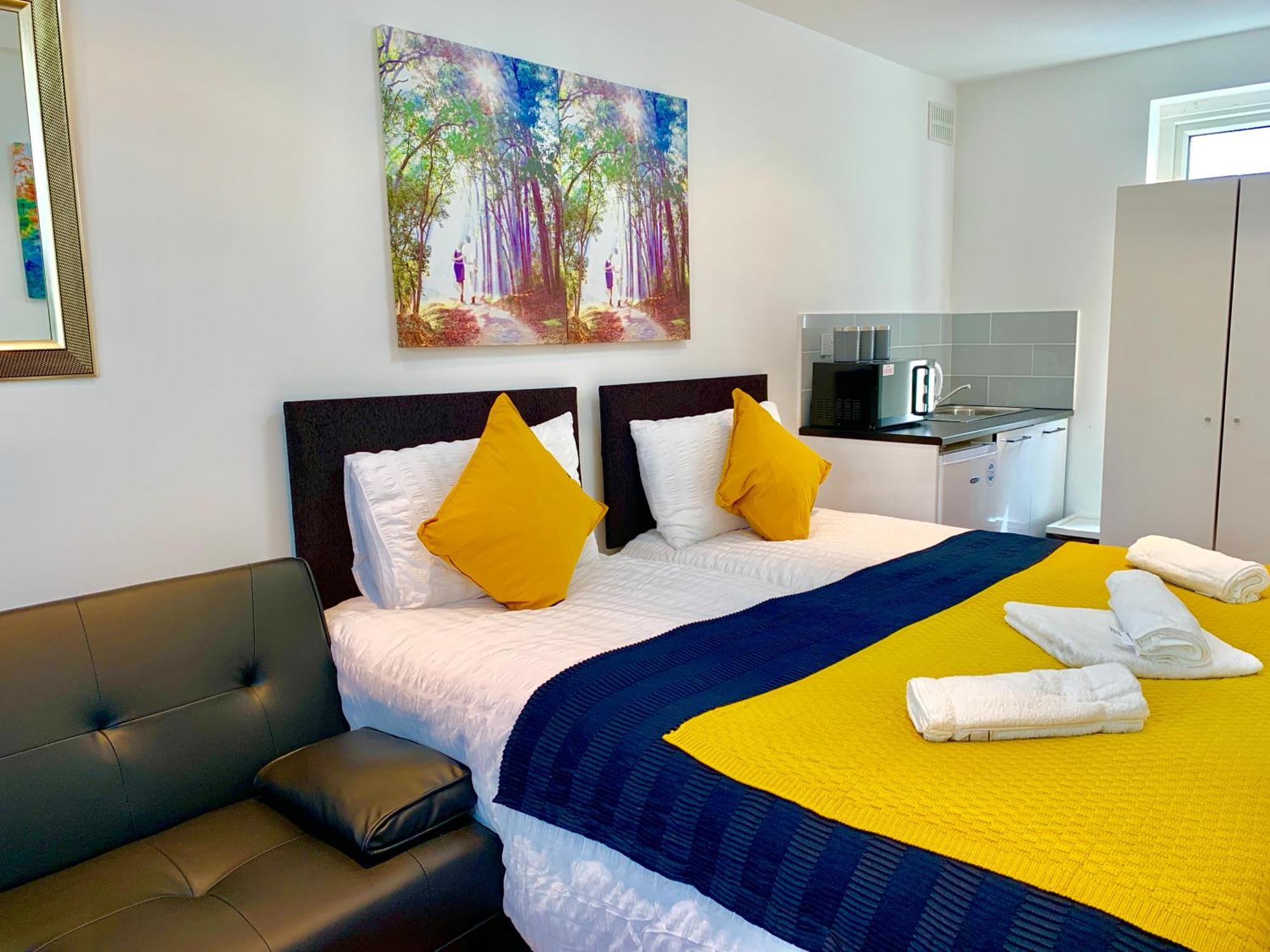 London Studio Apartments, Private Bathroom, Kitchenette, Parking, Np2 Eksteriør bilde