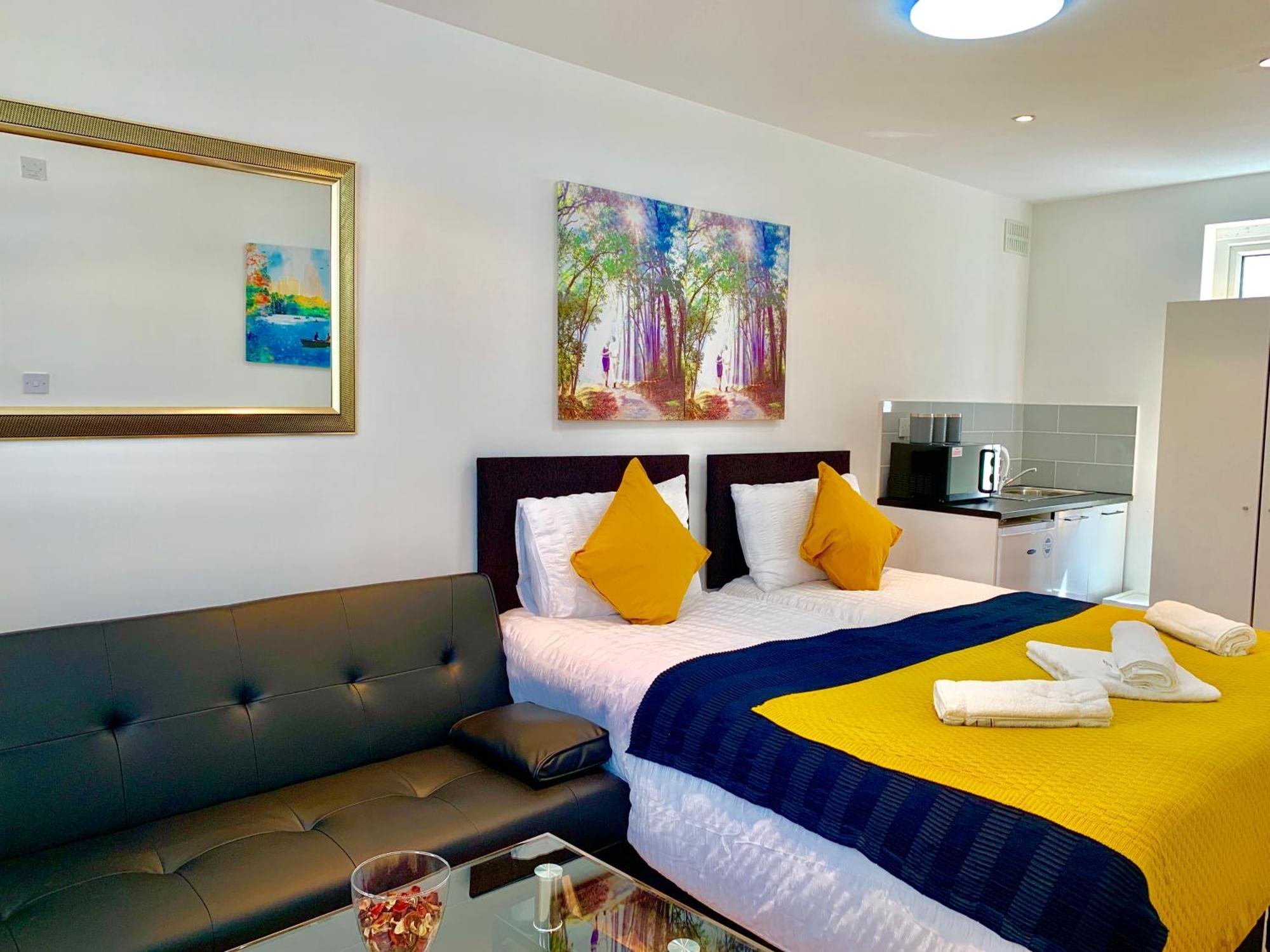 London Studio Apartments, Private Bathroom, Kitchenette, Parking, Np2 Eksteriør bilde