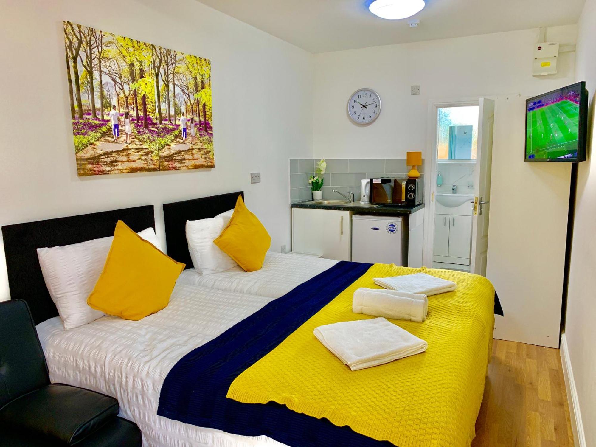 London Studio Apartments, Private Bathroom, Kitchenette, Parking, Np2 Eksteriør bilde